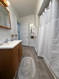 Peaceful 1 BR Home with parking near hospital - 5