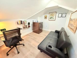 Peaceful 1 BR Home with parking near hospital - 1