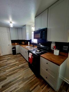 Centrally located in Bay City - 7