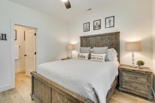 2 Mi to UT Modern Retreat with Covered Porch - 2