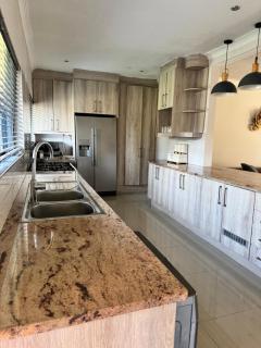 Casa 4 Bedroom house with Solar and Borehole water - 5