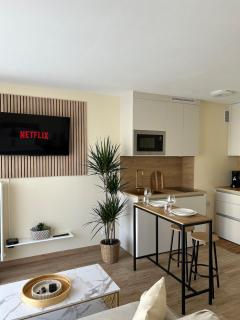 Sofi Appart-Hôtel, balcon, parking privé - 1