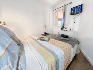 Avec 2 Balcons Vue sur la Piscine et Parking Gratuit privé - 3
