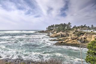 The Moby House Coastal Retreat with Ocean Views & Hot Tub - 9