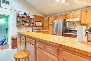 Creekside Family Home in Cleveland Stay and Play! - 1