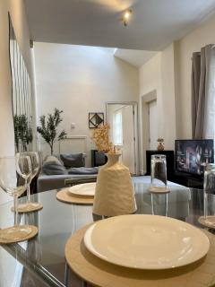 Valentinez Properties - Apart Hotel with a garden in Liverpool - 2