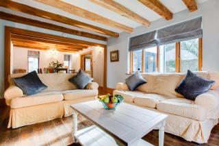 Wall Cottage Group - 2