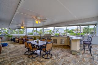 Sombrero Shores - Waterfront Oasis w Pool, 63 Dock - 8