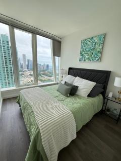 Luxury on the Lake - Chicago High Rise - 5