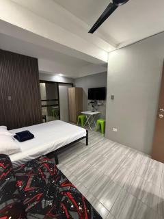 Studio Room near Circuit Makati - 0