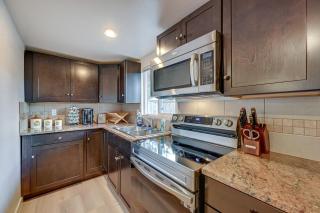 Cozy Tacoma Getaway with Grill and Hot Tub! - 8