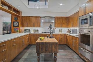 Sunny Three Bedroom Home in Venice Beach - 3