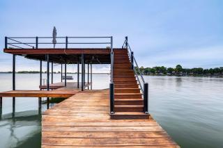 Dock and Hot Tub! High-End Cedar Creek Lake Retreat - 9