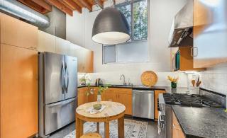 Modern Two Bedroom Loft Condo in Venice - 4