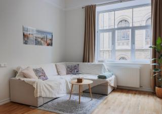 Vintage Charm Flat by Old Town & Freedom Monument - 9