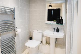 City Centre Contractors 2BR with Lift Parking Xscape MKTheatre wilan lake Campbell Park - 5