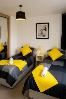 City Centre Contractors 2BR with Lift Parking Xscape MKTheatre wilan lake Campbell Park - 1