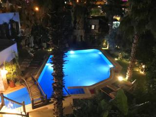 Villa with Garden Shared Pool – 4 Min from Beach - 0