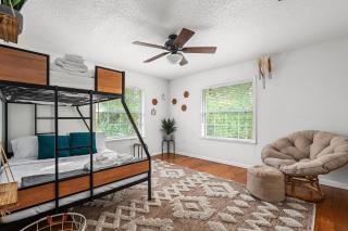 Waterfront unit with free kayaks - 7