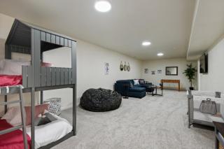 Fire Pit Funhouse 2 Master Suites Game Rm - 8