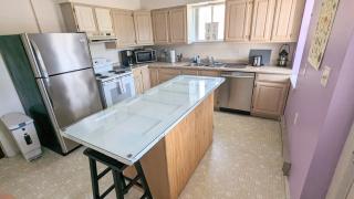 Relaxing Rustic Oasis II, Unit B - 6 minute walk to Downtown! Cyclists Welcome! - 1