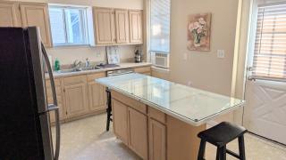 Relaxing Rustic Oasis II, Unit B - 6 minute walk to Downtown! Cyclists Welcome! - 3