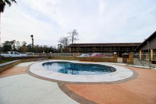 OYO Pinewood Inn & Suites Silsbee - 4