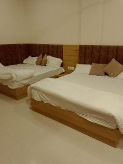 Shriji Hotel - 4