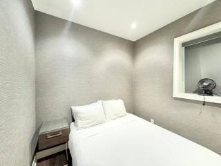 Kitsilano Retreat at Private 3 Bed with Parking and BBQ - 2