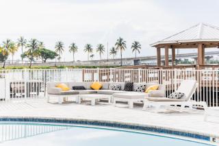 The Riverwalk Retreat Chic Downtown 2BR Condo - 9