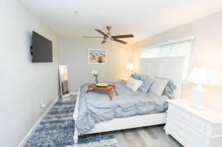 The Riverwalk Retreat Chic Downtown 2BR Condo - 6