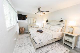 The Riverwalk Retreat Chic Downtown 2BR Condo - 4