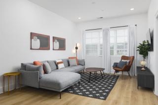 Sleeps 32 Only 10 minutes to Broadway 4 Condos Side by Side - 2