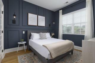 Sleeps 20 Three Condos Side by Side 10 minutes to Broadway - 0