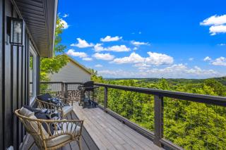 Wolfpack Retreat- Mountain Views- Fishing Pond- Pets Free - 1