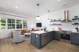 Only 3 miles from Broadway Sleeps 16 Two Condos Side by Side - 2