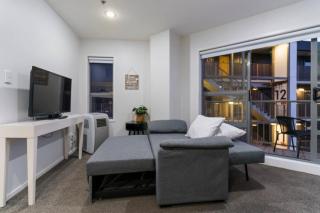Central Abode with Free Parking - Skyline views - 8