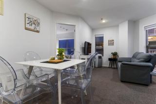 Central Abode with Free Parking - Skyline views - 1