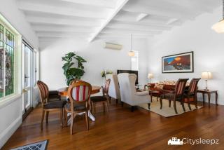 Family Home with Pool and Garden - Walk to Bay Run - 4