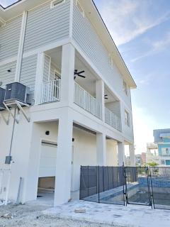 Luxury 5BR- 4BA Coastal Retreat - Stunning Ocean Views and Walk to Times Square - 7