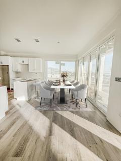 Luxury 5BR- 4BA Coastal Retreat - Stunning Ocean Views and Walk to Times Square - 6