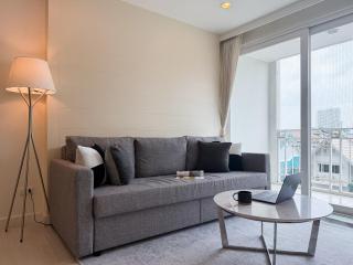 Modern Stay Near ICONSIAM l Steps to BTS Krung Thon Buri l Ultra Fast WiFi - 1