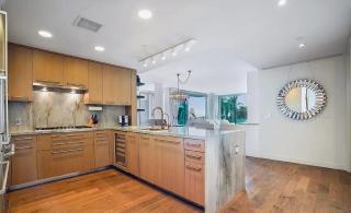 Superb Two Bedroom Condo in Santa Monica - 4
