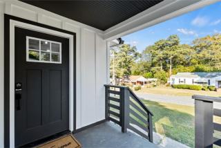 Private Fenced Yard - Fireplace - Free Parking - 5