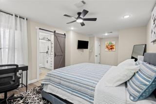 Private Fenced Yard - Fireplace - Free Parking - 3