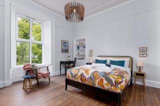 Stirling Retreat Quirky Decor, Fireplace and Charm - 9