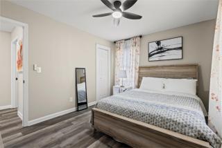 Private Fenced Yard - Fireplace - Free Parking - 2