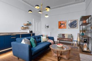 Stirling Retreat Quirky Decor, Fireplace and Charm - 6