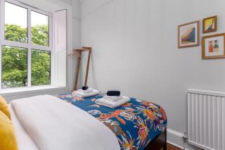 Stirling Retreat Quirky Decor, Fireplace and Charm - 2