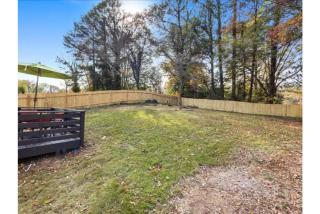 Private Fenced Yard - Fireplace - Free Parking - 9